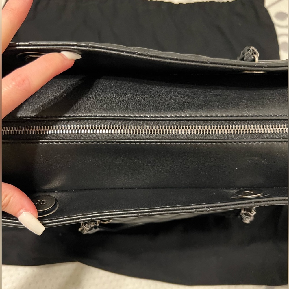 Chanel shoulder handbag with zipper - Picture 7 of 16